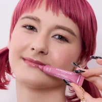 Lip treat nawilżający błyszczyk do ust SPF 15 z zawieszką