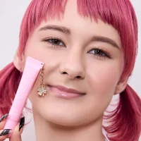 Lip treat nawilżający błyszczyk do ust SPF 15 z zawieszką